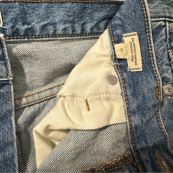 Madewell The Perfect Vintage Straight Jean in Delafield Wash: Button-Fly Edition - Picture 14 of 14
